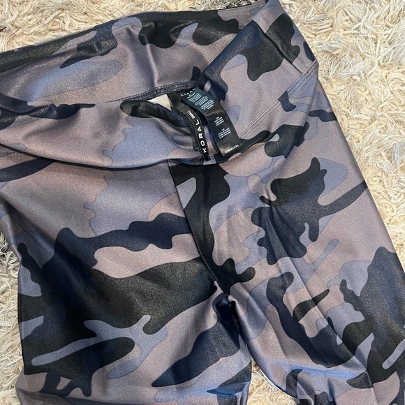 Koral blue camp stretch pants EUC size small - Picture 4 of 4